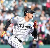 ２点三塁打を放つ岡城（撮影・西田忠信）