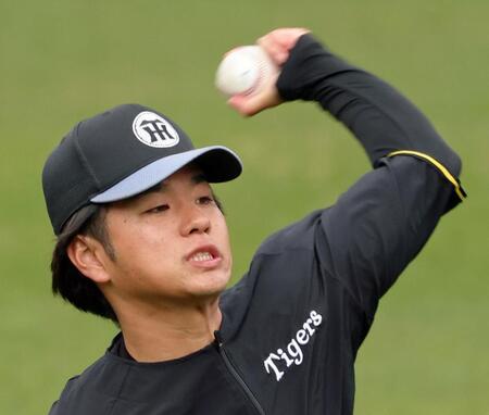 キャッチボールをして調整する高橋（撮影・立川洋一郎）