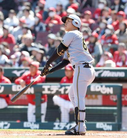 ３回、２ランを放つ中川（撮影・西田忠信）