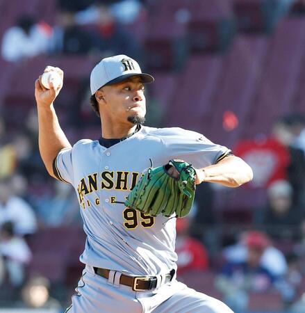 ８回から登板するモレッタ（撮影・西田忠信）