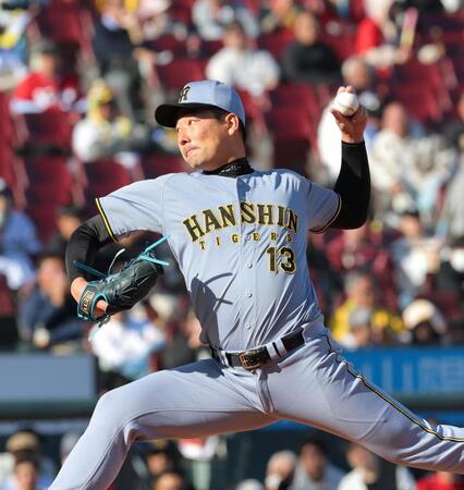 ９回から登板する岩崎（撮影・北村雅宏）