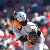 ５回、菊池を右飛に仕留める高橋（撮影・西田忠信）