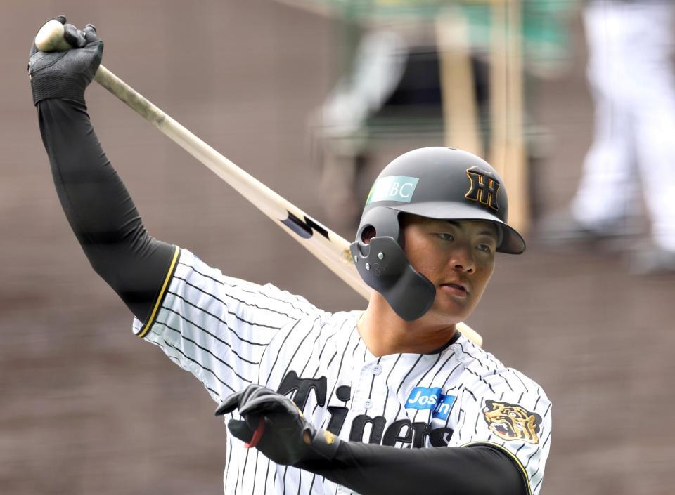 打撃練習する前川（撮影・山口登）