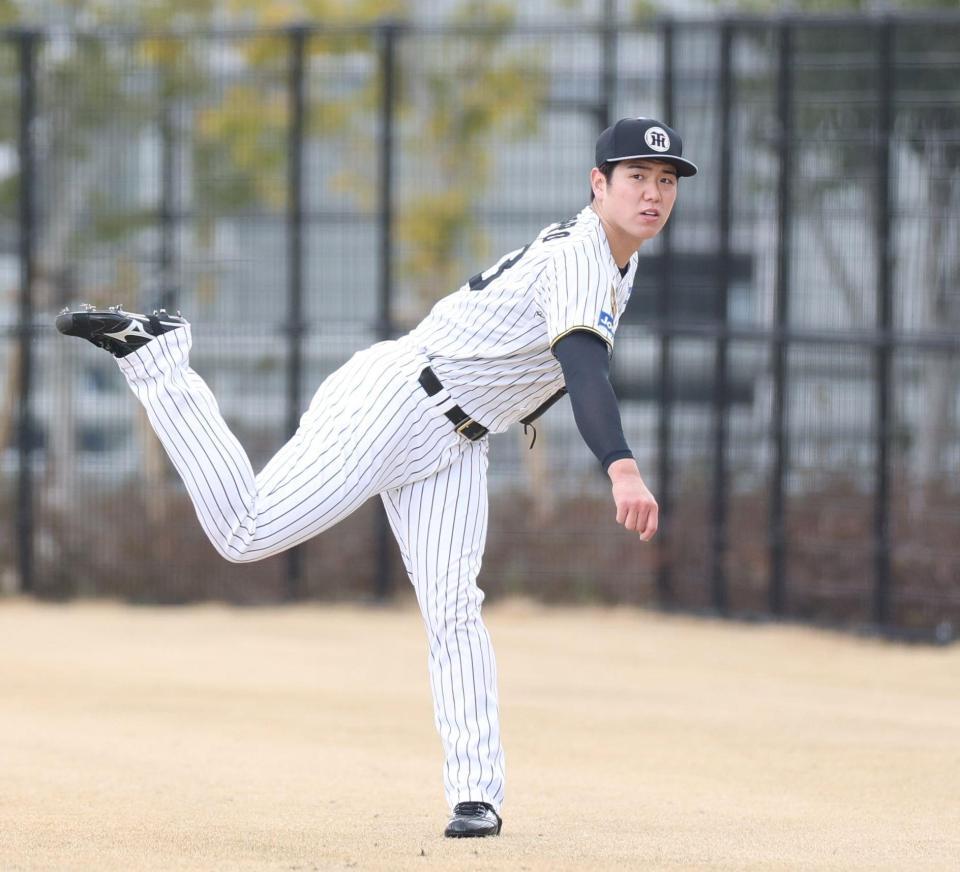 キャッチボールをする石黒（撮影・中田匡峻）