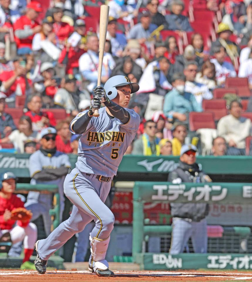 １回、先制となるソロを放つ近本（撮影・北村雅宏）