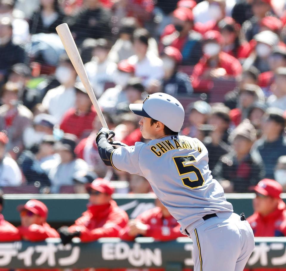 １回、先頭打者本塁打を放つ近本（撮影・西田忠信）