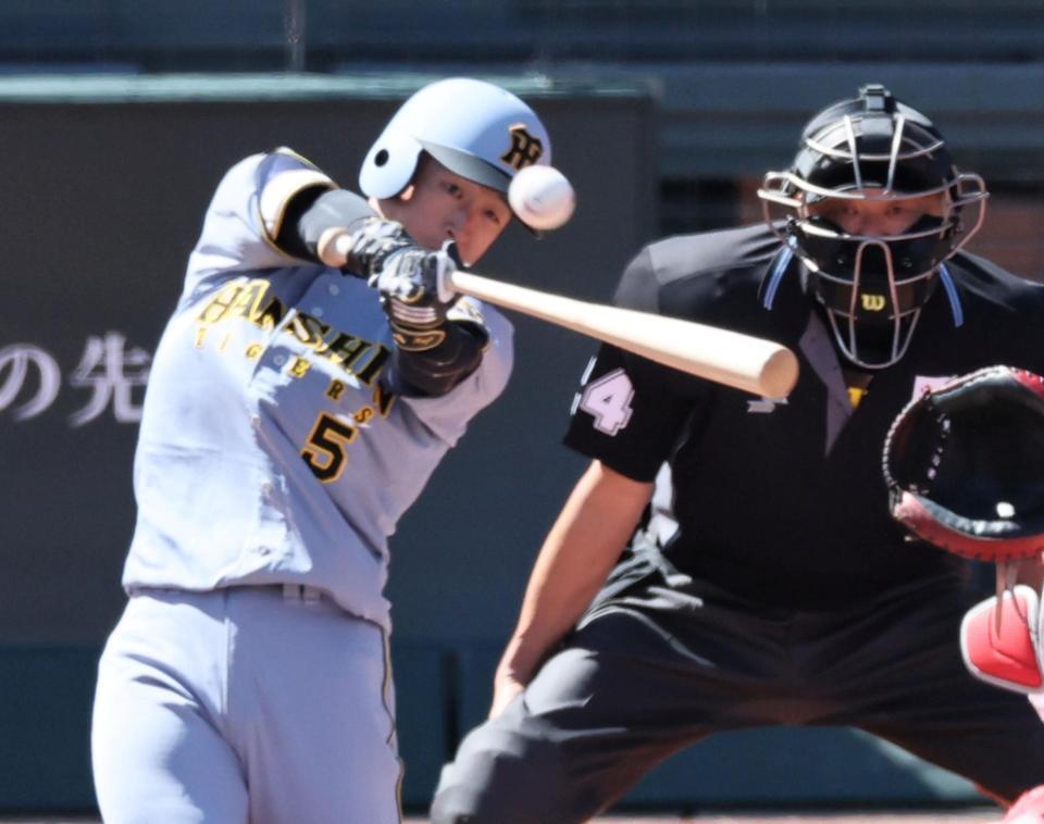 １回、先制ソロを放つ近本（撮影・田中太一）