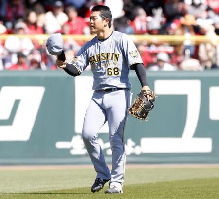 ３回に２ランを放った中川はスタンドの声援に応える（撮影・西田忠信）