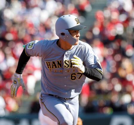 ７回、２点二塁打を放った高寺は送球間に三塁を狙う（撮影・西田忠信）