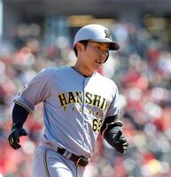 ３回、２ランを放ちダイヤモンドを一周する中川（撮影・西田忠信）