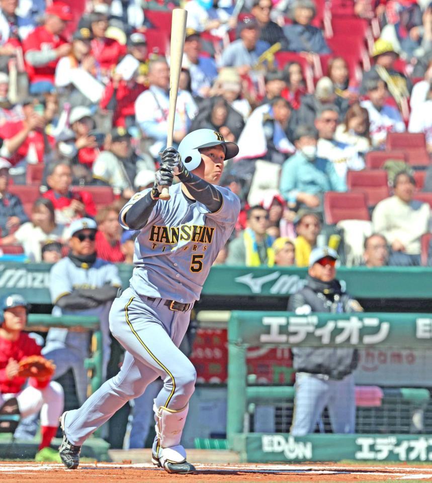 １回、先制ソロを放つ近本（撮影・北村雅宏）