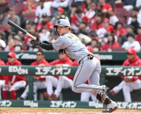 ５回、左前打を放つ中野