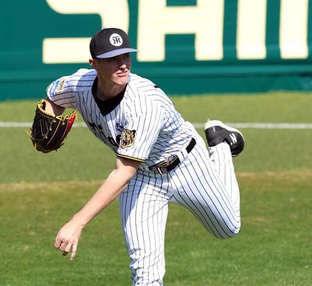 キャッチボールするルーカス（撮影・山口登）