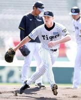 　ノックを受けるルーカス（撮影・山口登）