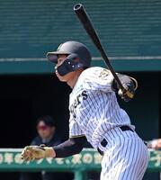 ２回、左前打を放つ立石（撮影・立川洋一郎）