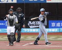 １回、空振り三振に倒れた森下（撮影・金田祐二）