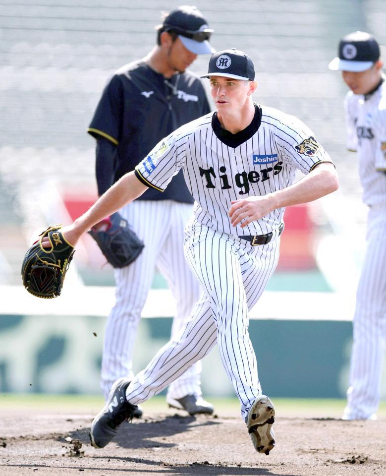 　ノックを受けるルーカス（撮影・山口登）