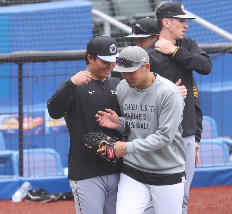 井上（右）を攻撃する森下（撮影・佐々木彰尚）