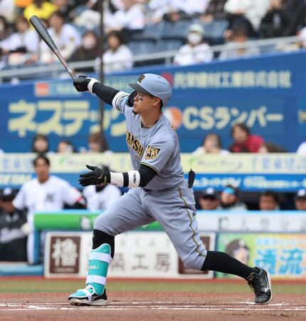 １回、二塁ゴロに倒れる佐藤輝（撮影・山口登）