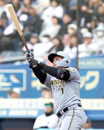 　３回、左越えに２ランを放つ森下（撮影・山口登）