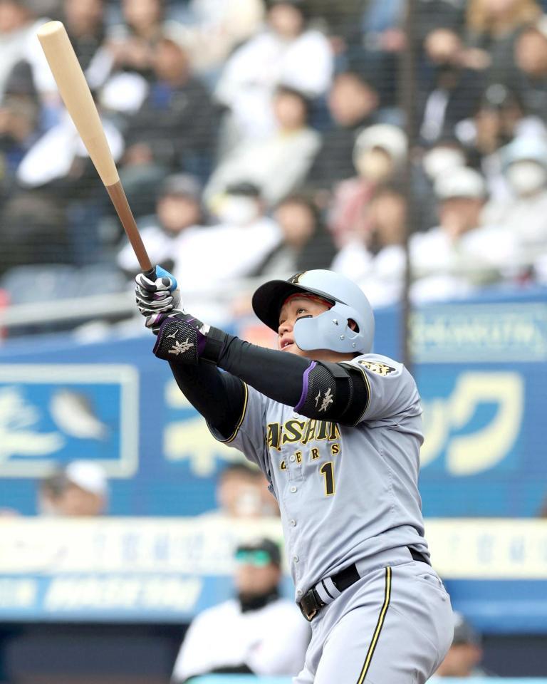 　３回、左越えに２ランを放つ森下（撮影・山口登）