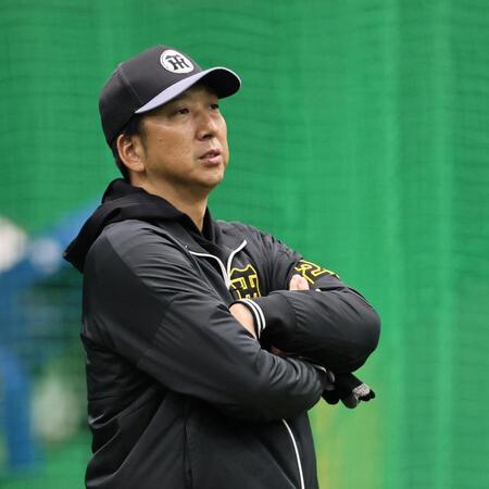 練習を見る藤川監督（撮影・田中太一）