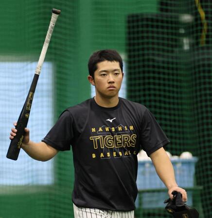 打撃練習を終え移動する中川（撮影・田中太一）