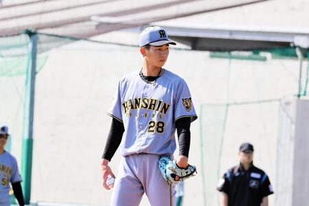 ６回、マウンドに立つ今朝丸