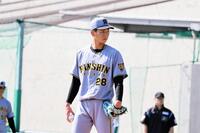 ６回、マウンドに立つ今朝丸