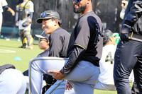 ファームの筑後遠征に合流した立石（左）