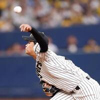 力投する先発の高橋（撮影・西田忠信）