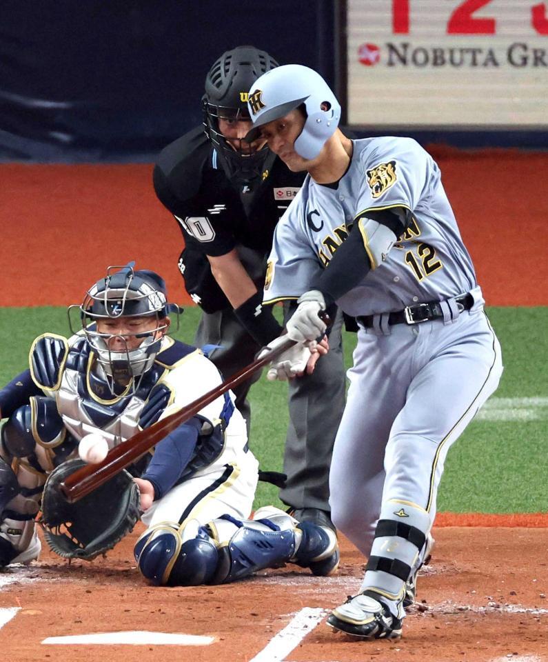 ２回、勝ち越し打を放つ坂本