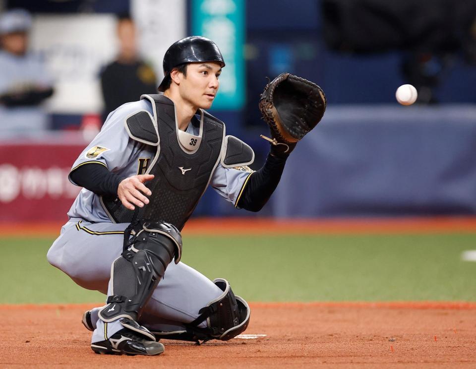 シートノックに取り組む栄枝（撮影・西田忠信）