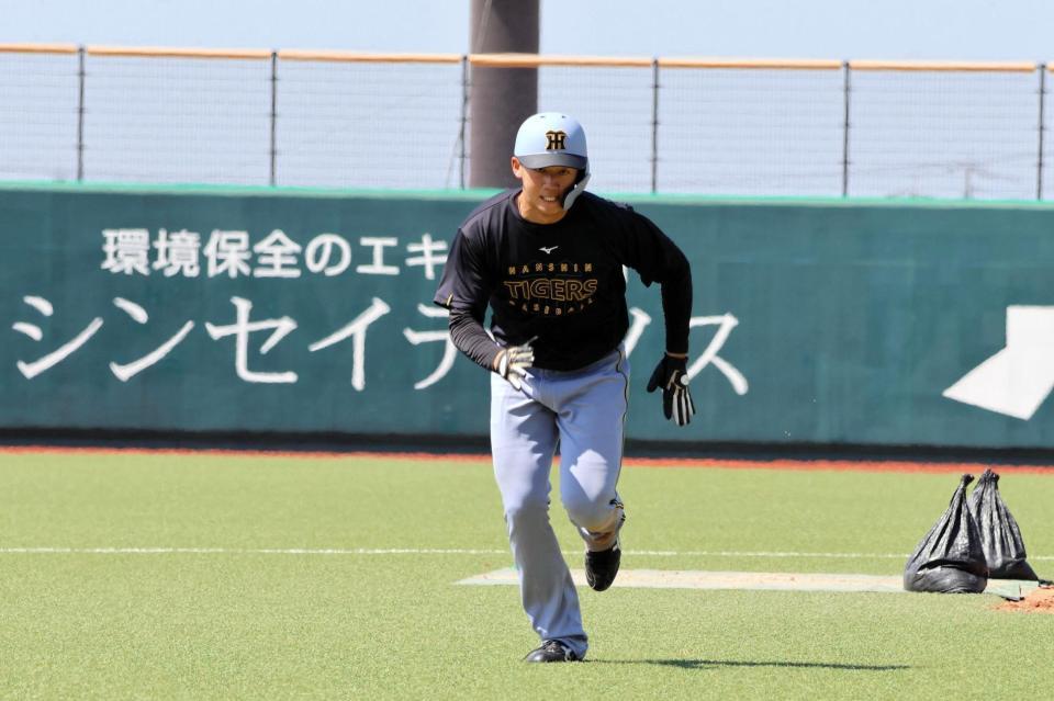 走塁練習する立石