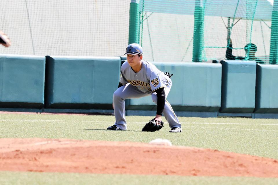 ３回、三塁を守る立石