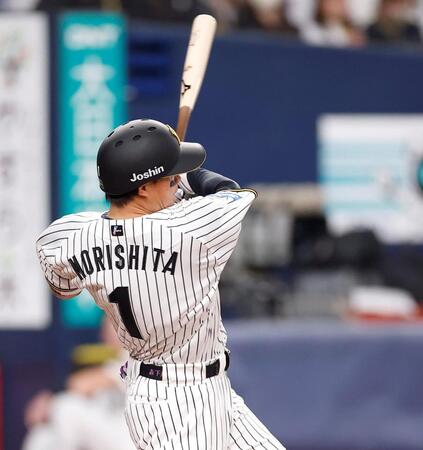 １回、左前打を放つ森下（撮影・西田忠信）