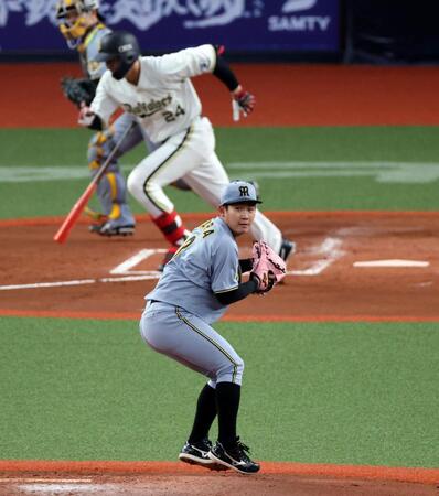 ３回、伊原は紅林を併殺に打ち取る（撮影・山口登）