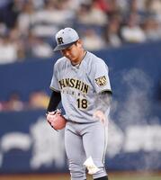 １回、ロジンを手につける伊原（撮影・西田忠信）