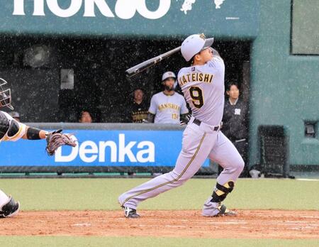 ４回、中犠飛を放つ立石