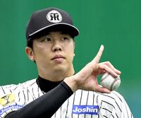 キャッチボールをする才木（撮影・田中太一）