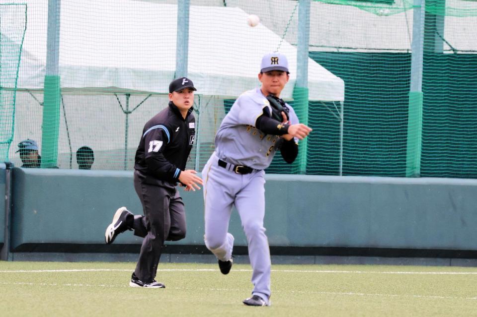 ２回、井上の三ゴロを処理し、一塁に送球する立石