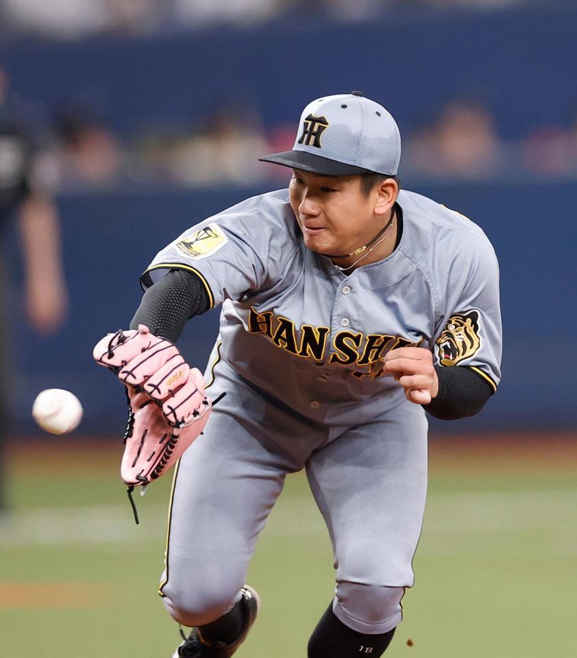 ４回、広岡を投ゴロに仕留める伊原（撮影・西田忠信）