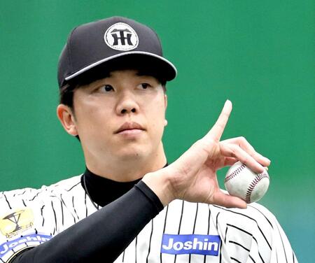 　キャッチボールをする才木（撮影・田中太一）