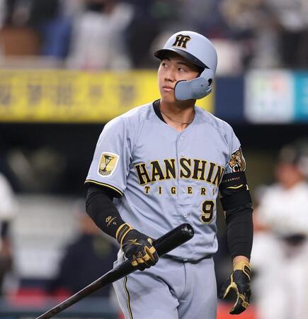 １回、空振り三振に倒れる立石（撮影・西田忠信）