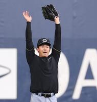 守備練習をする立石（撮影・西田忠信）