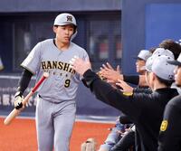 ３回、戸井の適時打で生還した立石（撮影・西田忠信）