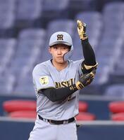 ３回、適時打を放ち拳を握る立石（撮影・西田忠信）