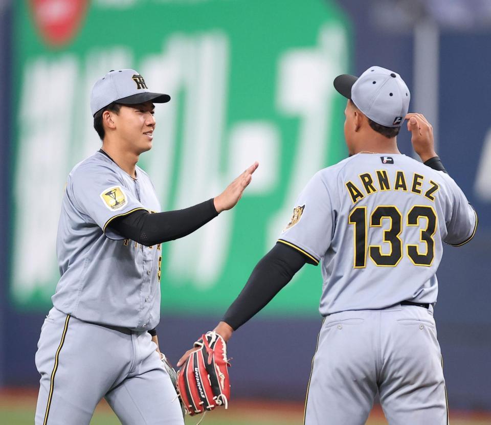 勝利後、笑顔を見せる立石（撮影・西田忠信）