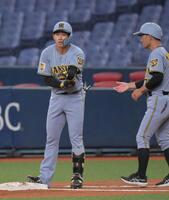 １回、内野安打で出塁した立石（撮影・金居みつよし）