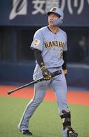 ８回、２打席連続で三振に倒れ口惜しそうな立石（撮影・金居みつよし）